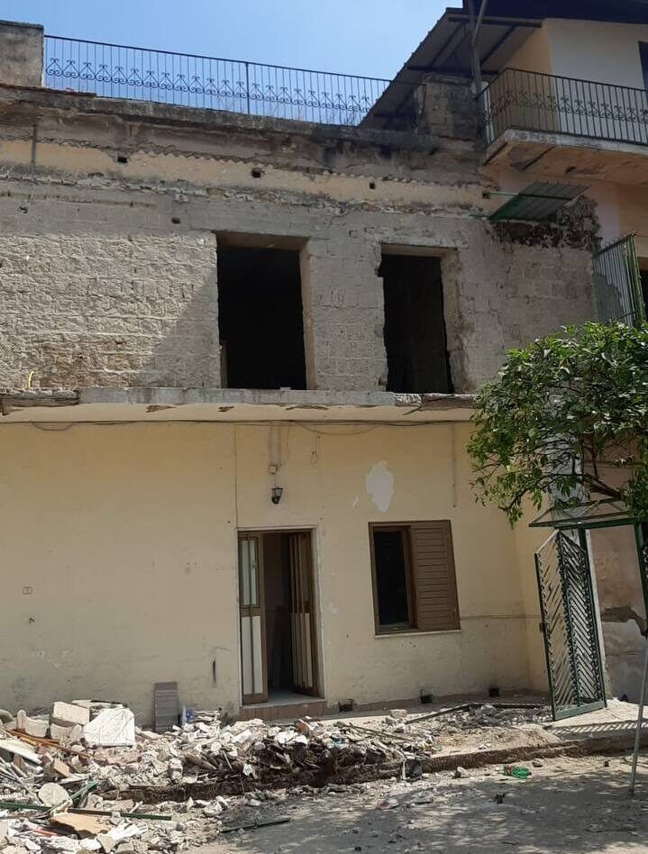ristrutturazione facciata a Napoli-prima dei lavori facciata del fabbricato a Napoli prima della ristrutturazione edilizia