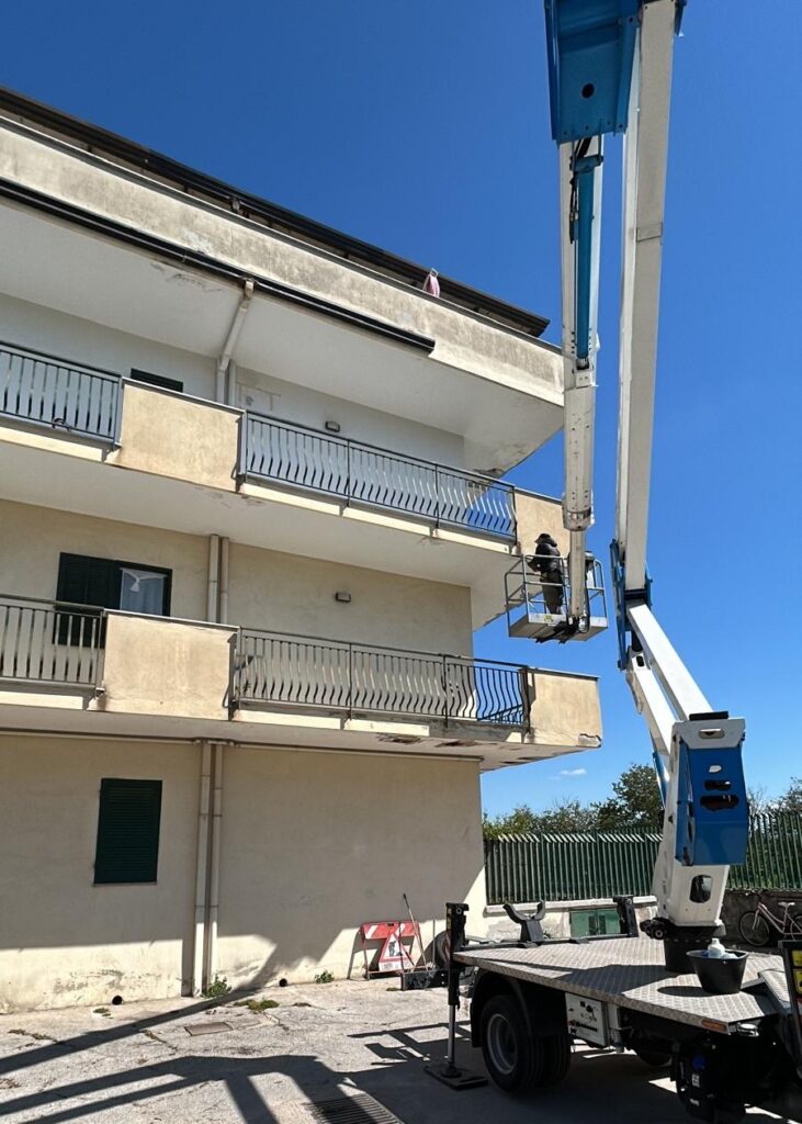 MESSA IN SICUREZZA CON CESTELLO A CAPRI